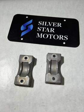 420411031a Audi 2008 - 2012 R8 Oem Sway Bar Bracket Mounts Set Of 2