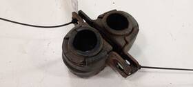 976.gm1d11 Chevrolet Chevy Traverse Sway Bar Bushing Mounting Bracket 2009 2010 2011 2012 Oem