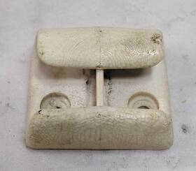 1004132awa Ford 73-79 Truck F100 F250 F350 Used Oem Sun Visor Clip Mount
