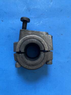 A2113230640 Oem Mercedes W211 E211 4matic Front Stabilizer Sway Bar Bushing Bracket Mount Right