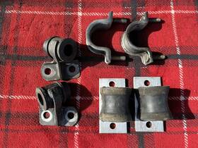 9100231 Saab Classic 900 Front Sway Bar Mounts Shimes Bushings